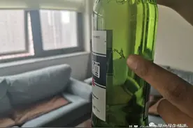 邢台：崂山啤酒瓶内有絮状漂浮物 消费者喝得直反胃图片