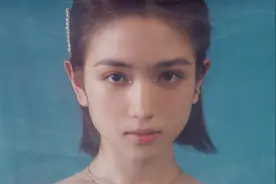 代露娃精致的女孩心思，穿一身水波纹纱裙，青春洋溢大气优雅图片