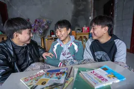 出生妈妈就去世的鄂西三胞胎，16年后他们从大山里一同去了杭州…图片