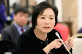重庆女首富吴亚军:掌管龙湖帝国,丈夫离婚娶空姐,大方分其200亿图片