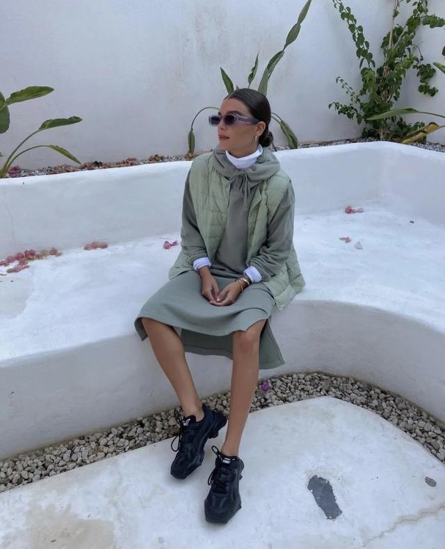 女明星秋季撞衫的第一件单品，我再也不说它鸡肋了