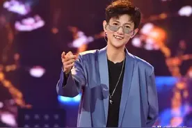 2011年那场“快女”混战，作为冠军的她竟然成了最大的受害者？图片