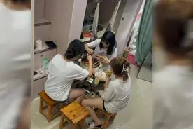 重庆高校学生在宿舍吃火锅，发在网上炫耀，网友：消防员快来图片