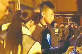 倒挂6次救女孩，14岁的他做到了图片