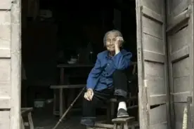 老话说：“老人长寿克子孙，”究竟有没有道理？图片