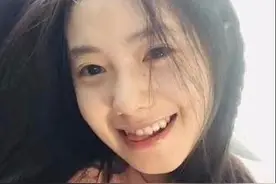 小红花角色微博真实存在，私信被留言挤满，网友：这个彩蛋好温暖图片
