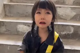 女孩颜值超高却无法说话，被称“无声天使”，像一个麻木的洋娃娃图片