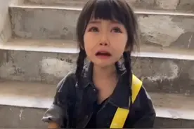 女孩颜值超高却无法说话，被称“无声天使”，像一个麻木的洋娃娃图片