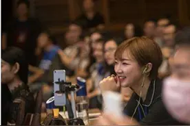 怀胎9个月的95后孕妇，不顾胎儿直播喝酒，网络娱乐要伤害孩子？图片