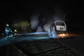 “灭火器过期了？我还想灭火器是不是该倒着用！”图片
