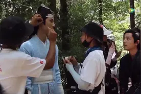 王一博缠着肖战看蚊子包，粉丝脑洞太大，一句话反转对话含义图片