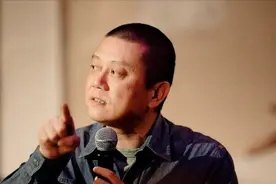 从名嘴到群嘲！白岩松的遮羞布，终被王朔扯下，犀利盘点3大弊病图片