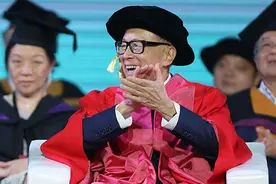 一个92岁的老人：40年捐款260亿，最大一项捐资100亿图片