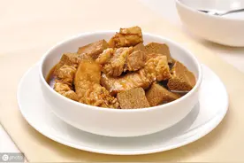 香煎豆腐配五花肉，荤素搭配营养佳，外焦里嫩味道棒图片