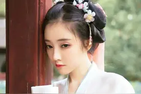 古人洞房花烛时，通房丫头为何要穿睡衣在旁候着？原因是什么？图片