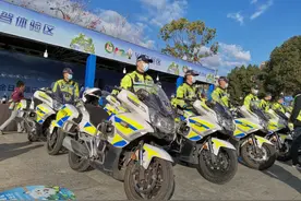 细说中国“骑警”，看看铁骑交警全身装备水平图片