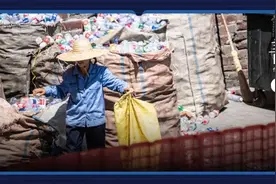 80后小伙捡垃圾年入百万成拾荒企业家：不要小瞧那个收废品的人图片