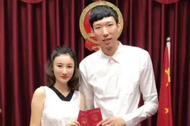 周琦年薪2000万，交完税后，他实际到手的薪水有多少？图片