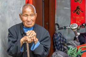 小山村藏有很多银元多年没找到，老人眷恋故土，村里发现更多宝贝图片