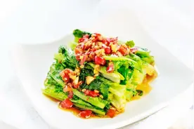 新鲜的拌莴苣叶，叶子也是清脆欲滴，凉拌一下成爽口小菜图片