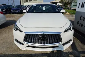 帅气跑车，英菲尼迪Q60图片