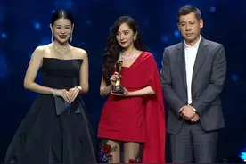 时尚先生盛典状况频出：话筒罢工直播掉线，明星现场狂怼主办方图片