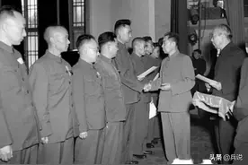 开国少将守仓库，档案最后记录是团职，当21年省军区副司令图片