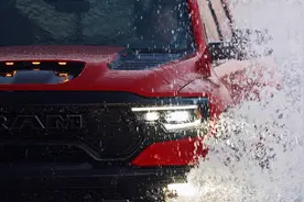 1200匹！顶级六驱车，海外售价340万人民币，土豪专属图片