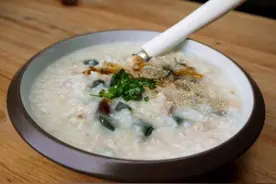 怎样煮粥才不会溢锅？除了清水以外，再加这1样，盖上盖子都不怕图片