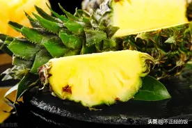 买的菠萝总是口感发涩不好吃？学会这3点挑选技巧，个个香甜多汁图片