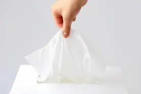为什么许多女生小便后要用纸巾擦？这样做对吗？不妨了解下图片