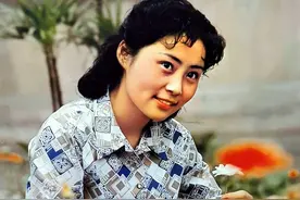 还记得《渴望》中美丽的女医生田莉吗？笑靥如花，为何当红时转型图片