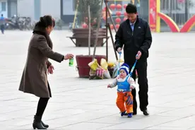 姥爷逗3岁外孙：天天来我家蹭饭不害臊？孩子的回答让老人家胆颤图片