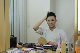 反串名角杨云阁：我的奶奶，我的白发亲娘图片