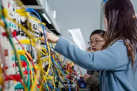 其实理工医女生比文科的女生更容易碰到金龟婿图片