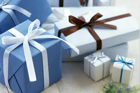 男生高考得高分，家长给学校送礼物表示感谢，网友：学校摊上事了图片