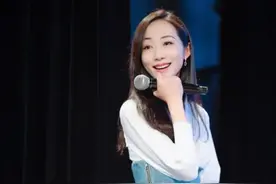 韩雪短裤刚过臀部，还是V字型，秀细长直美腿被怒赞：腿长一米二图片