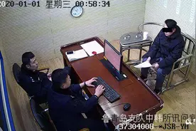 重温求婚浪漫，男子海滩上放烟花，成"禁放令"被罚第一人图片