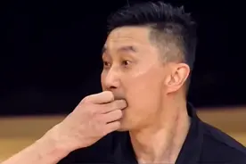 广东队庆功宴照片公开，胡明轩有女人缘，大家请注意杜锋图片