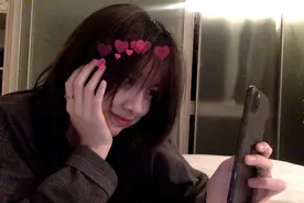 汪峰15岁大女儿久违现身！细腰长腿C位热舞，五官与妈妈如同复制图片