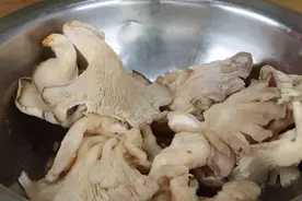 椒盐平菇，酥脆可口，一点也不油腻，咬一口满嘴香，孩子们超喜欢图片