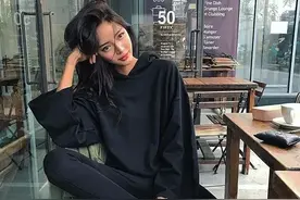 卫衣穿搭｜黑白灰卫衣的高级穿搭法则图片