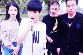 流浪歌手王亮演唱《不顾一切去爱你》，就让我们一辈子永远在一起视频封面