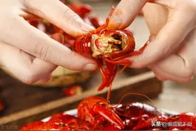 明明虾肉更多，为啥虾尾要比整只小龙虾便宜？知道真相，还会吃吗图片