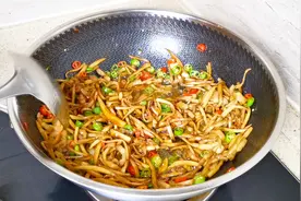 五星级酒店的杏鲍菇做法，在家就能做出来，上桌就光盘，超级下饭图片