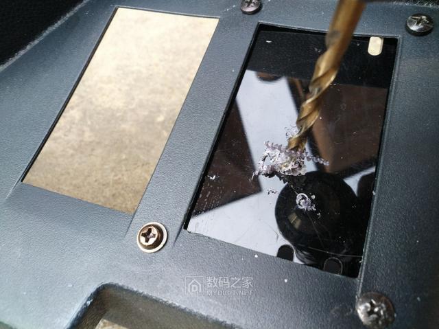 福特嘉年华给后座DIY加装点烟器及USB QC3.0充电接口