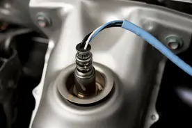 汽车氧传感器损坏后，是更换一个，还是必须更换两个？图片