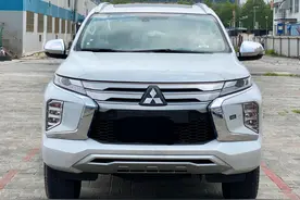 三菱开始“反击”，全新帕杰罗曝光，V6+四驱，争夺普拉多市场图片