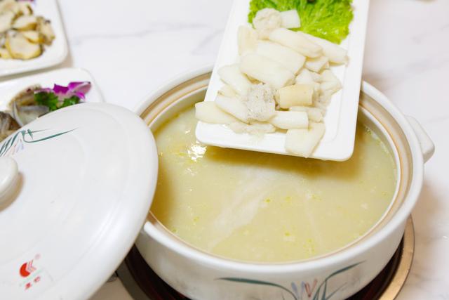 红酒和花胶一起炖煮吗 红酒和花胶一起炖煮吗会中毒吗