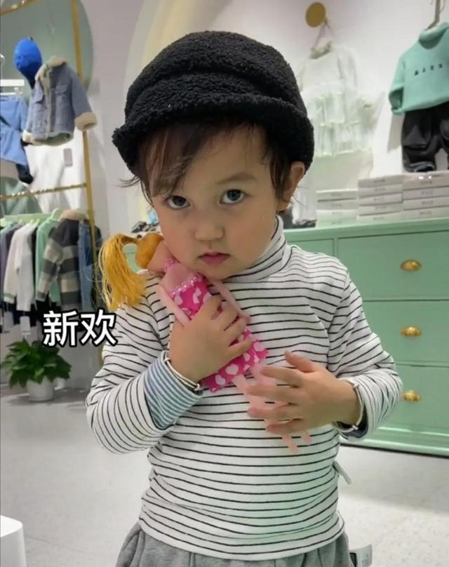 “奥特曼被绿头怪揍”刷爆全网，网友：人类幼崽的反应亮了！笑喷